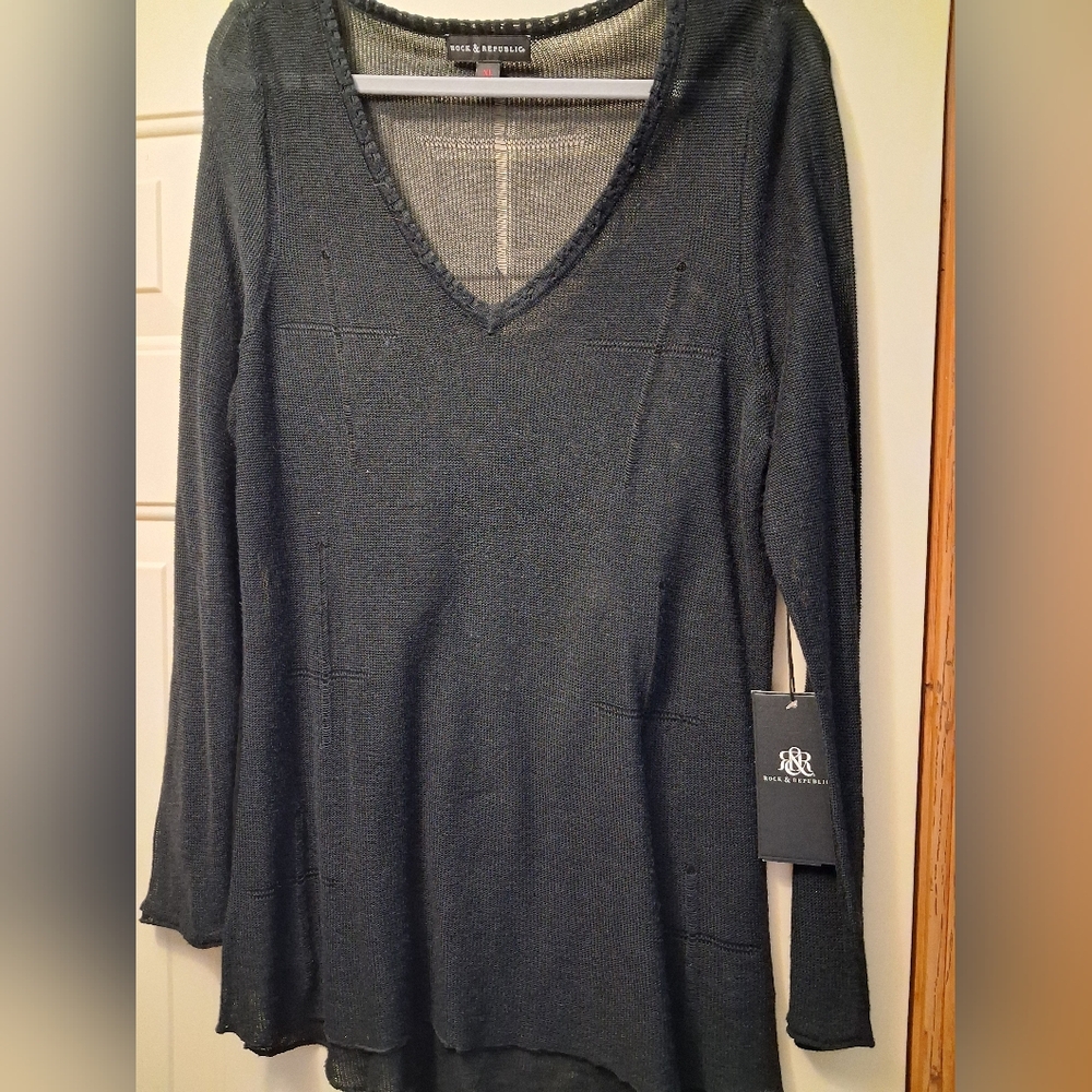 Rock & Republic Solid Black V-Neck Lightweight Sweater Tunic